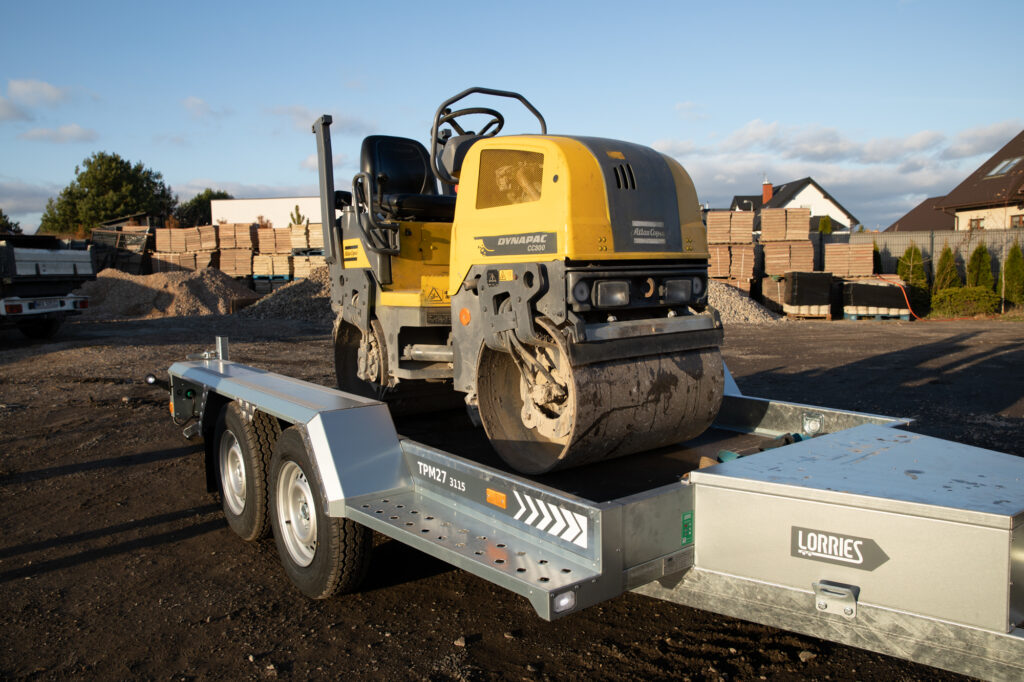 remorque de construction pour le transport d'un rouleau