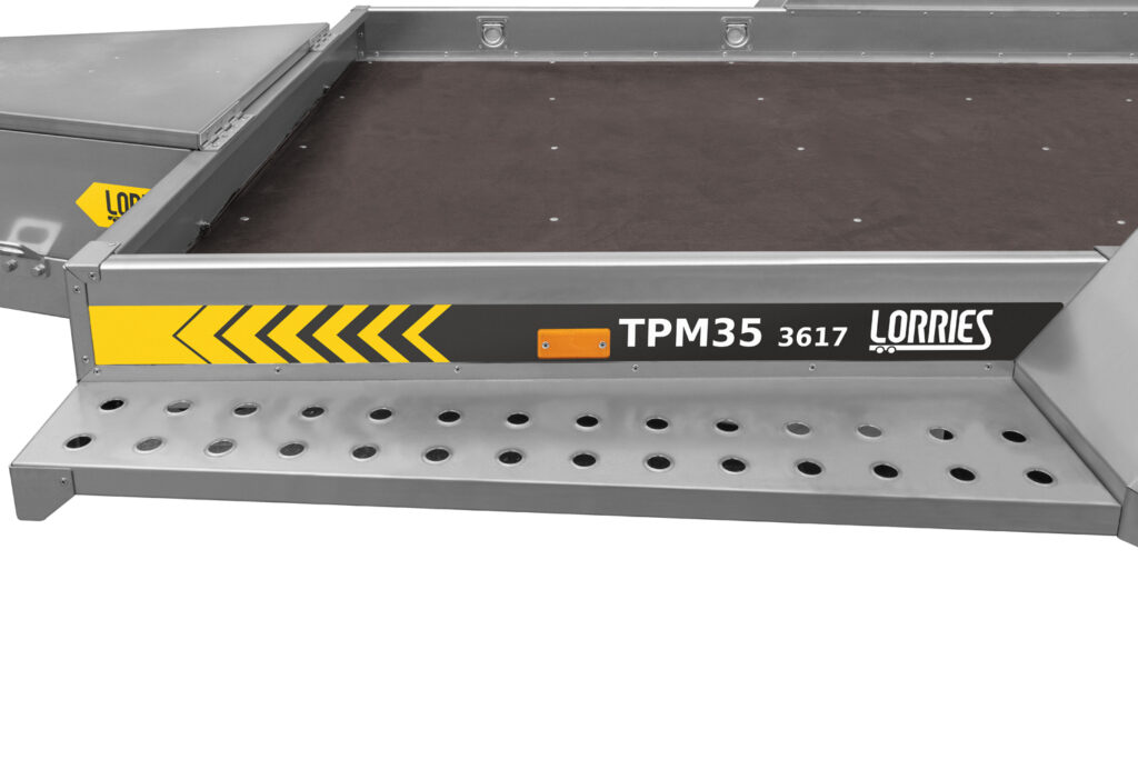 Schodek boczny w przyczepie budowlanej TPM35